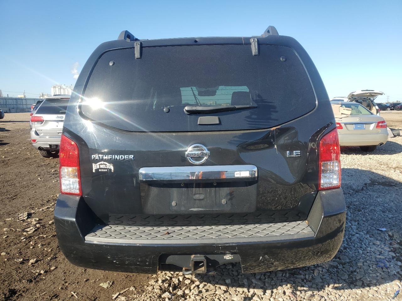 2011 Nissan Pathfinder S - Фото 6