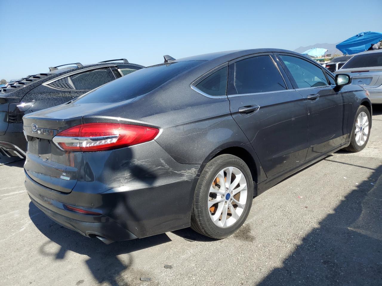 2020 Ford Fusion Se - Image 3