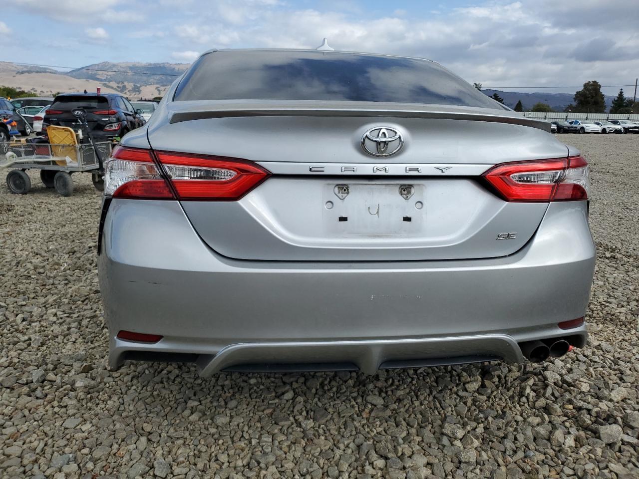 2020 Toyota Camry Se - Фото 6