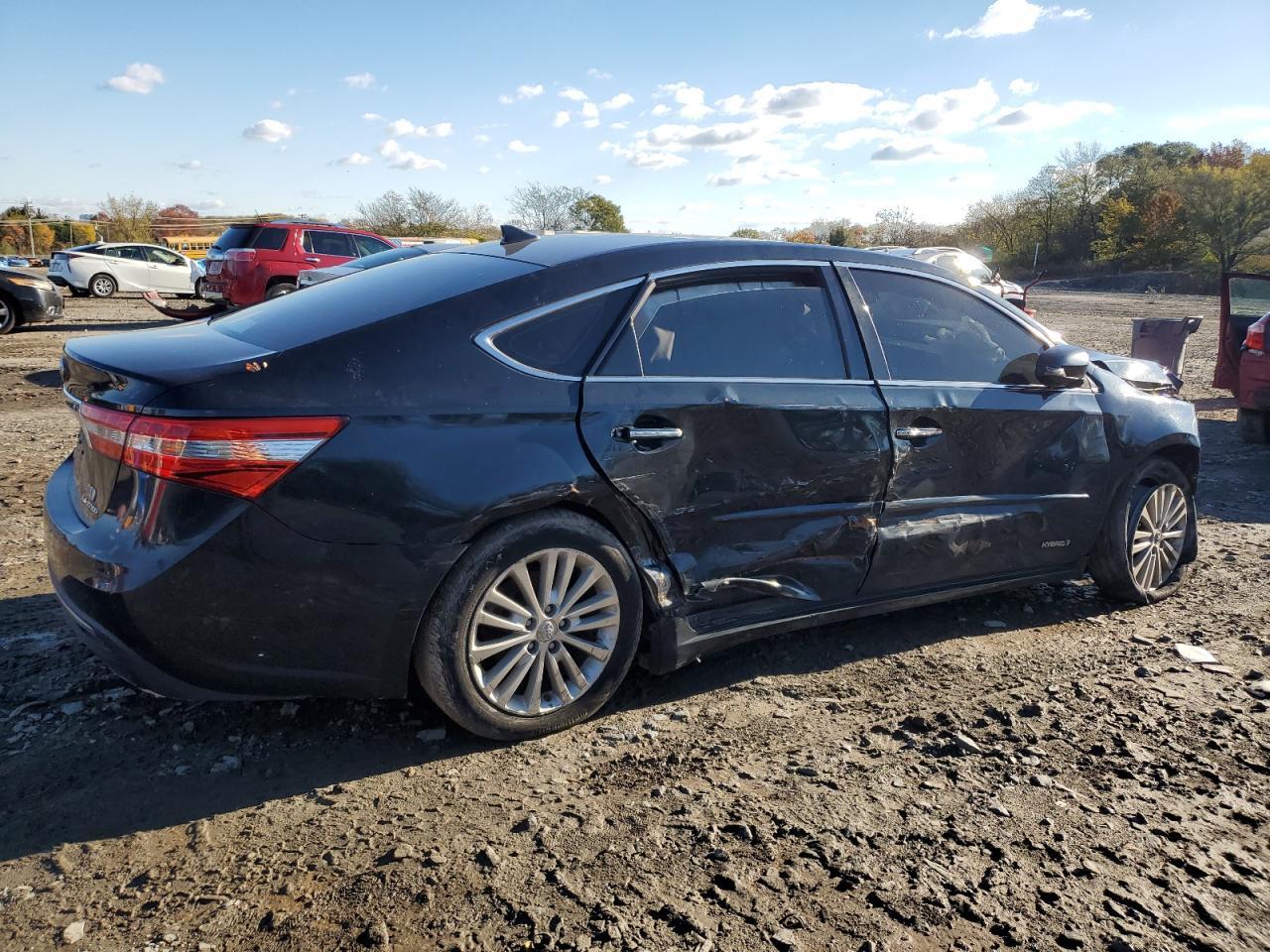 2015 Toyota Avalon Hybrid - Image 3