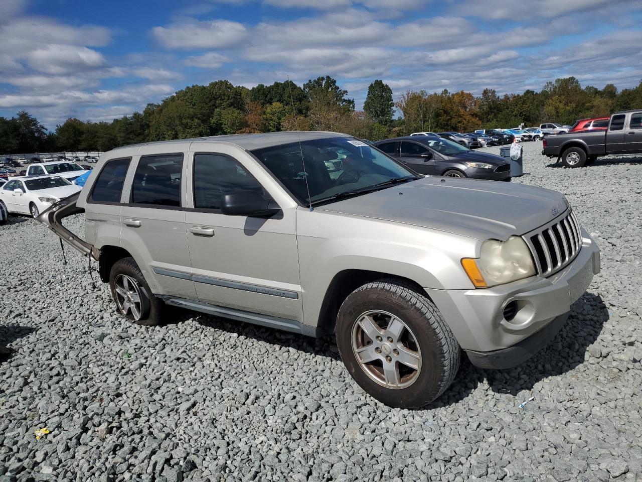 2007 Jeep Grand Cherokee Laredo - Image 4