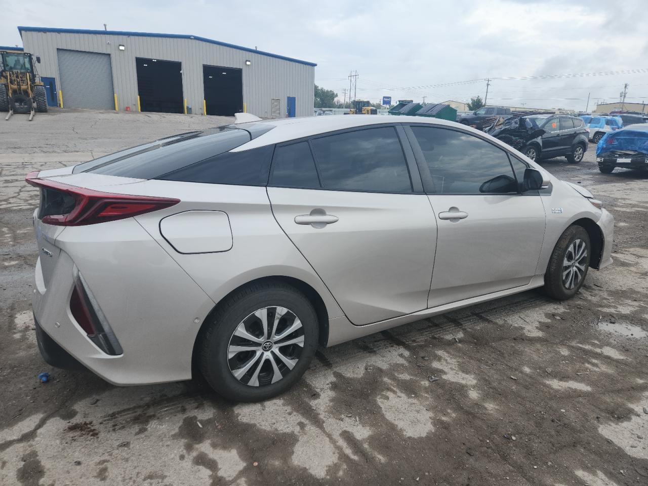 2022 Toyota Prius Prime Le - Image 3