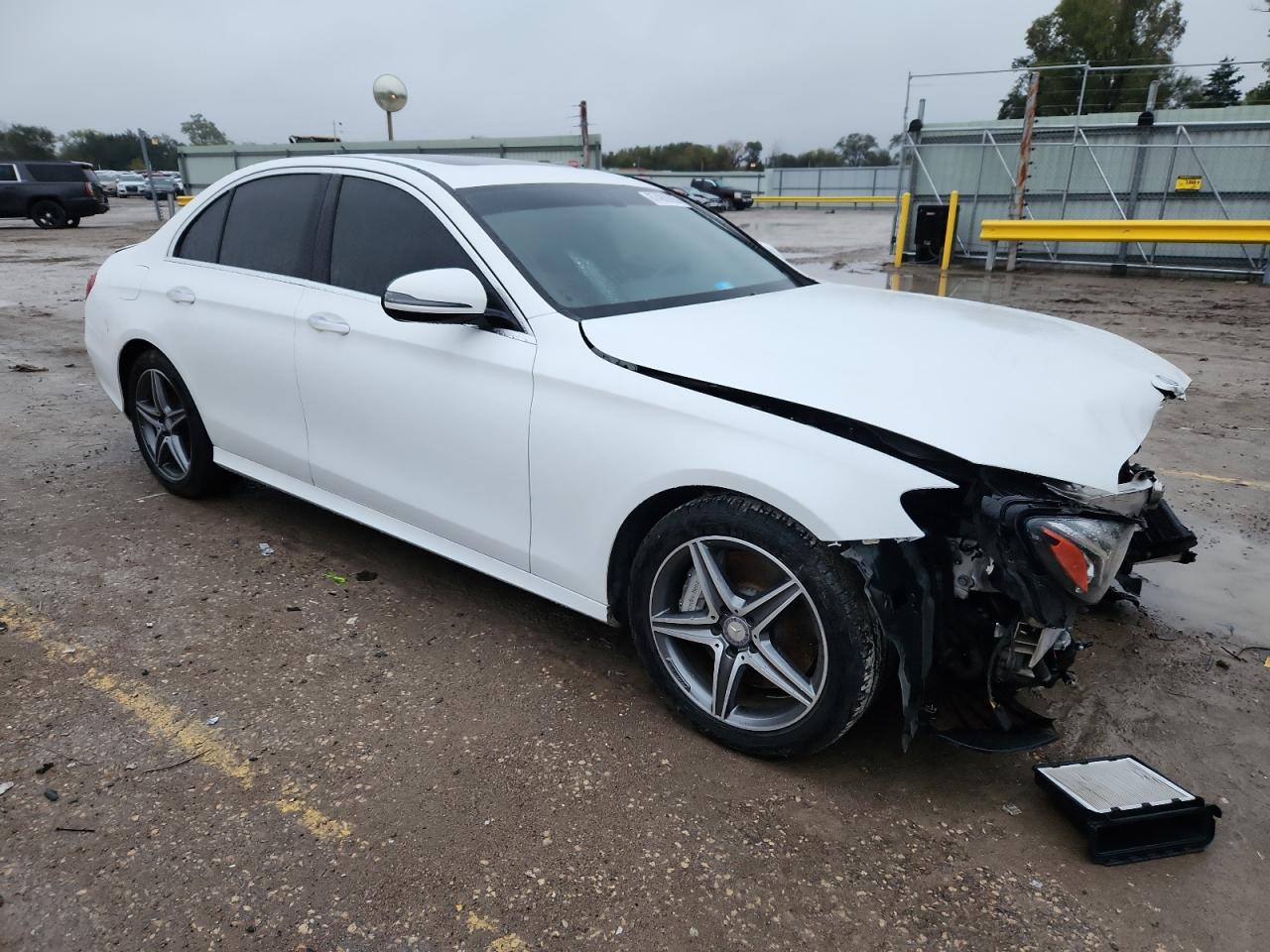 2017 Mercedes-Benz E 300 - Фото 4