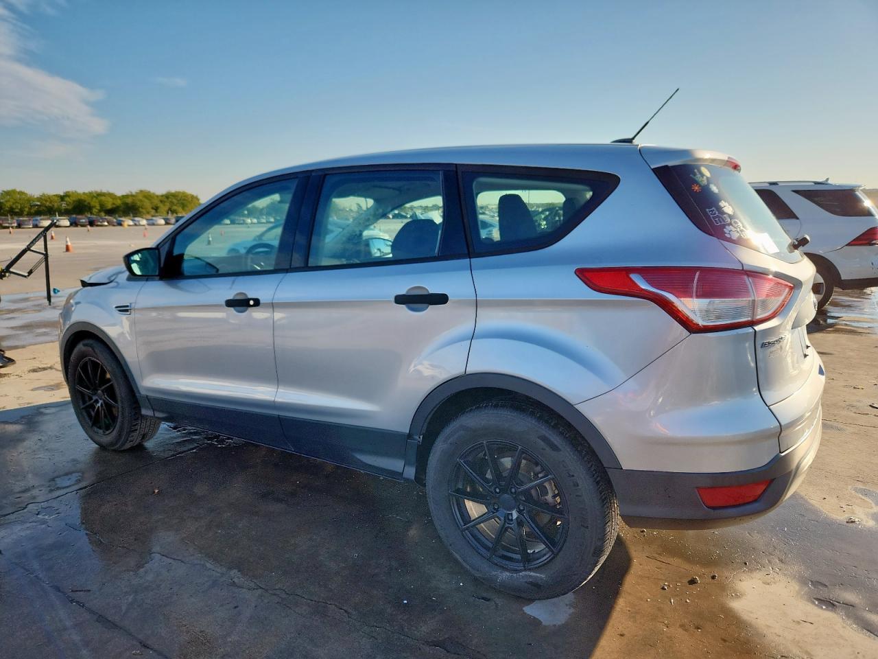 2015 Ford Escape S - Фото 2