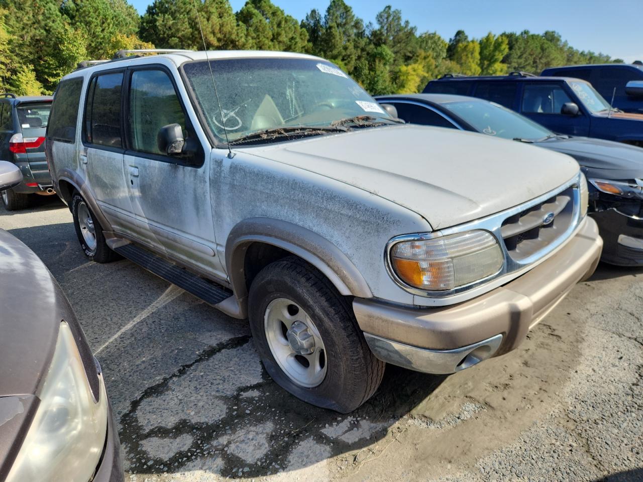 2001 Ford Explorer Eddie Bauer - Image 4