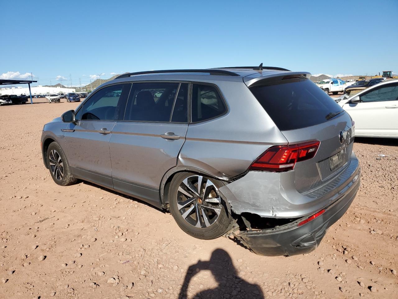 2022 Volkswagen Tiguan S - Фото 2