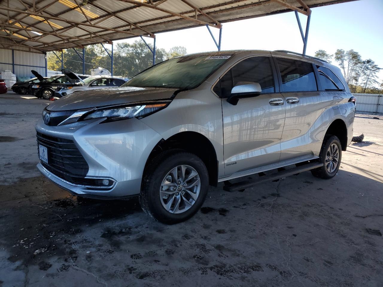 2021 Toyota Sienna Xle