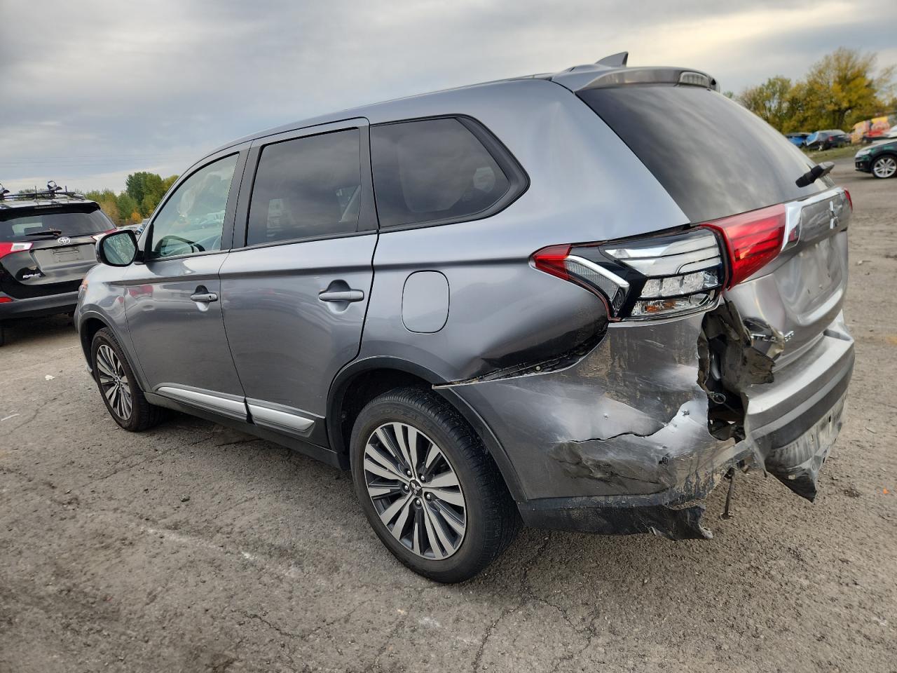 2020 Mitsubishi Outlander Se - Image 2