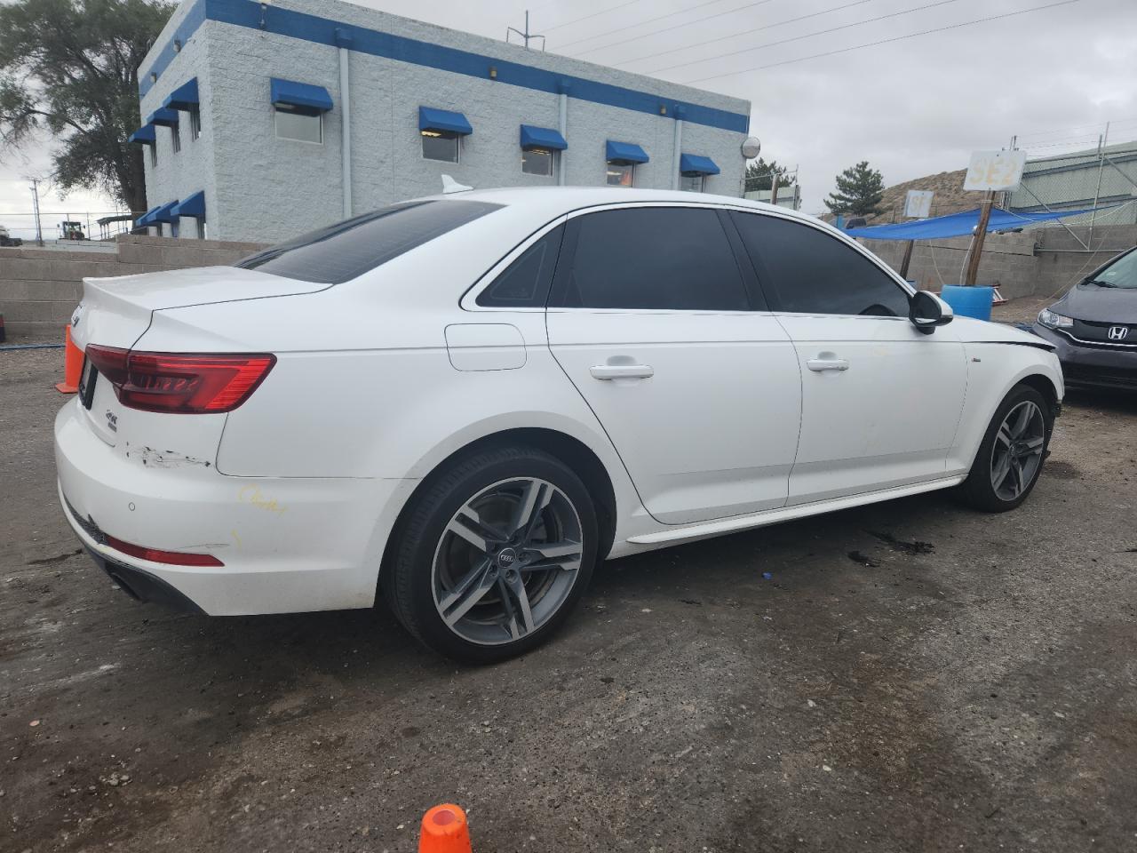 2017 Audi A4 Ultra Premium Plus - Фото 3