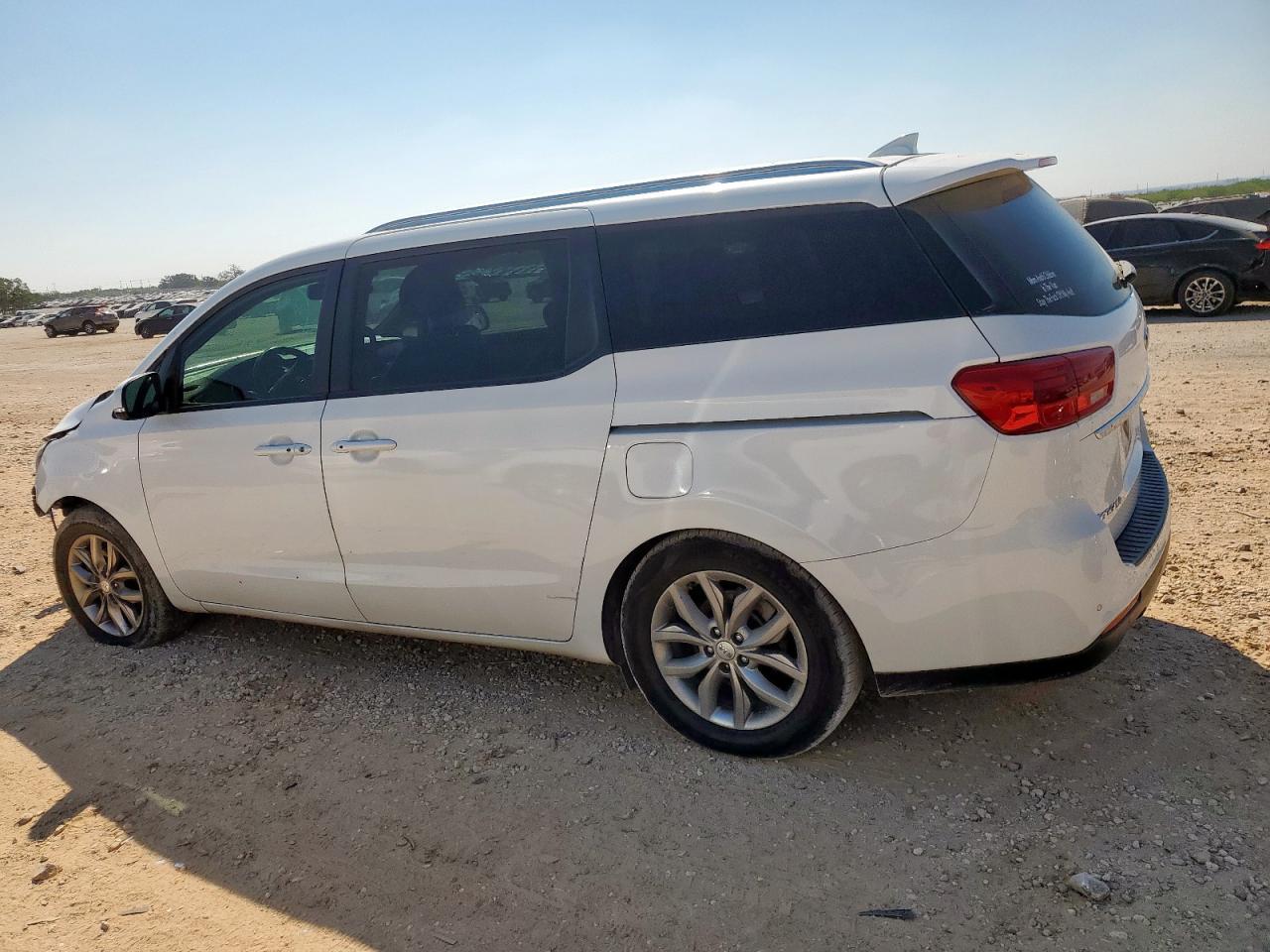 2019 Kia Sedona Lx - Image 3