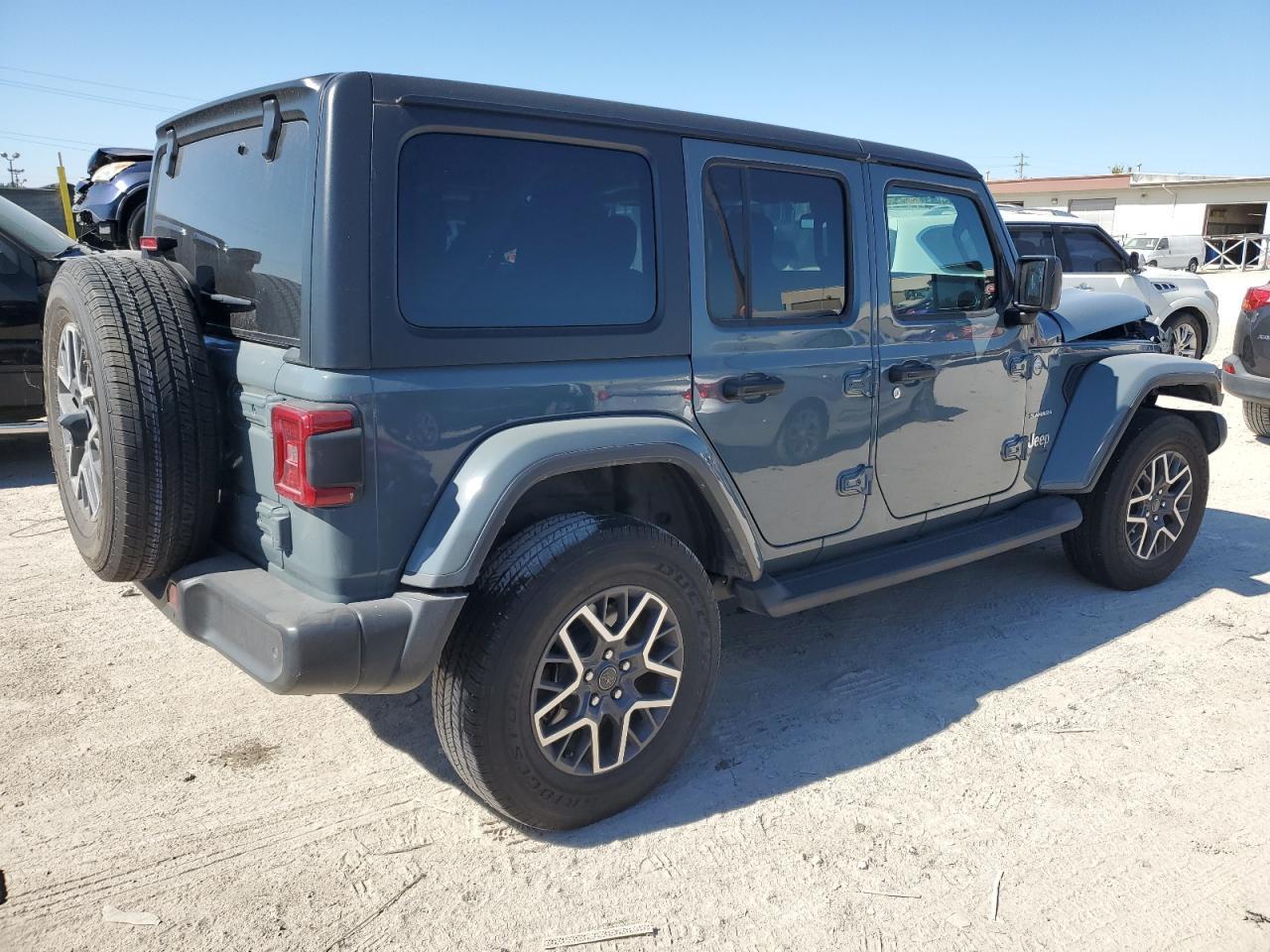 2024 Jeep Wrangler Sahara - Фото 3