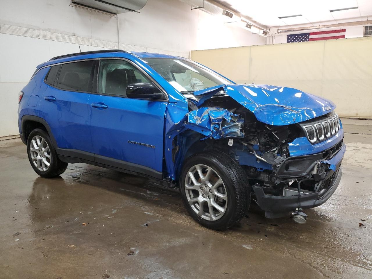 2022 Jeep Compass Latitude Lux - Image 4