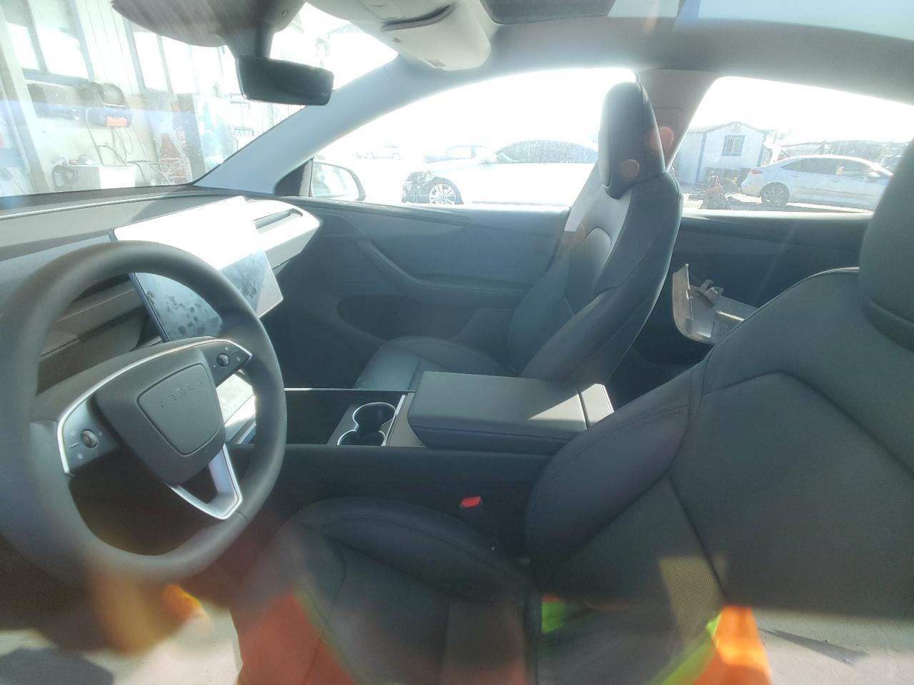 2026 Tesla Model Y - Image 7