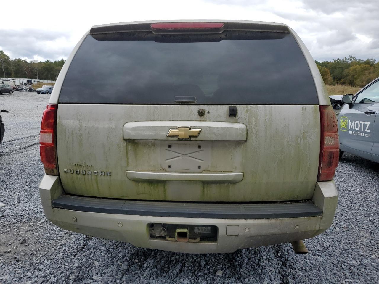 2007 Chevrolet Suburban C2500 - Image 6