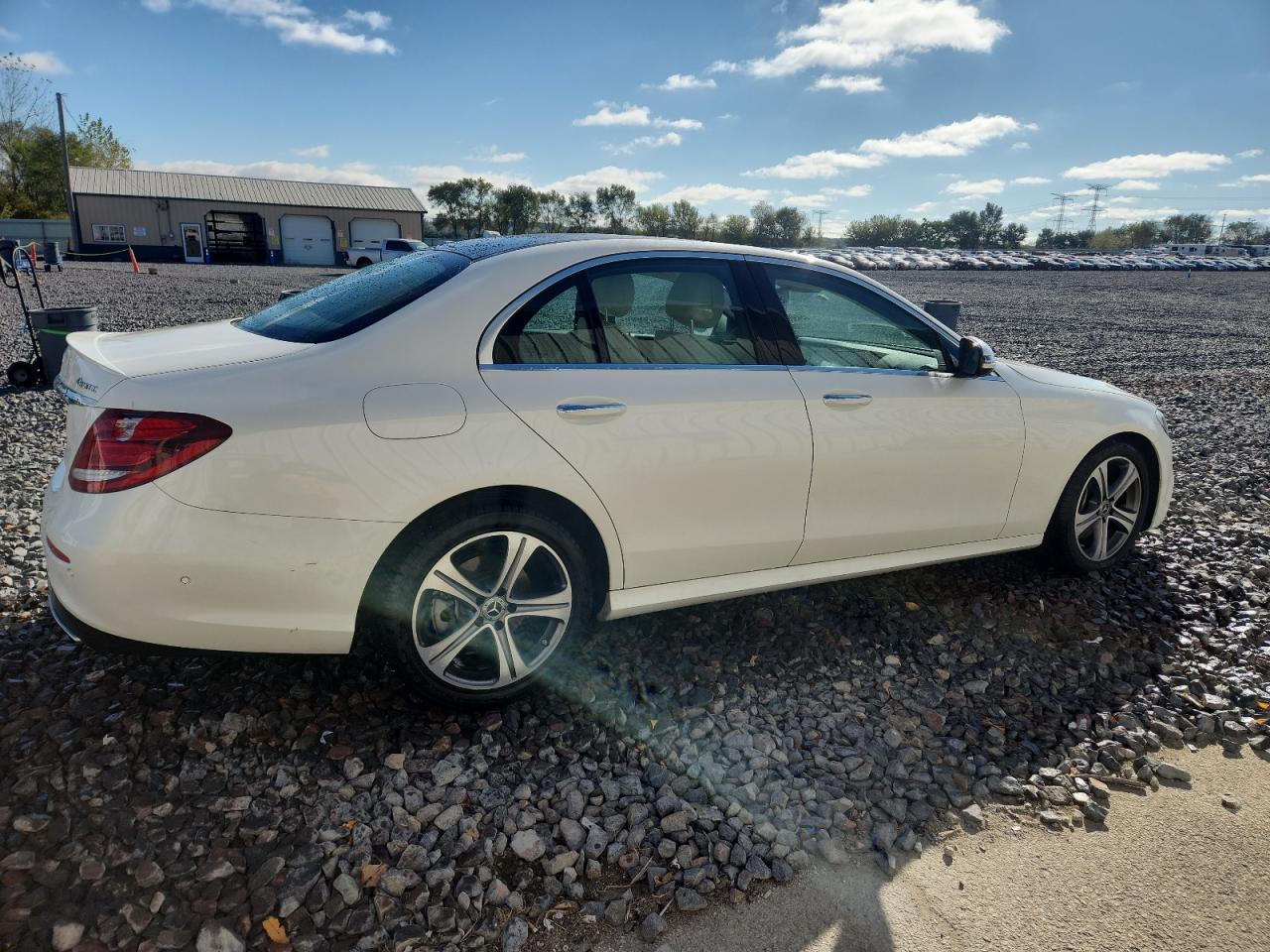 2018 Mercedes-Benz E 300 4Matic - Фото 3
