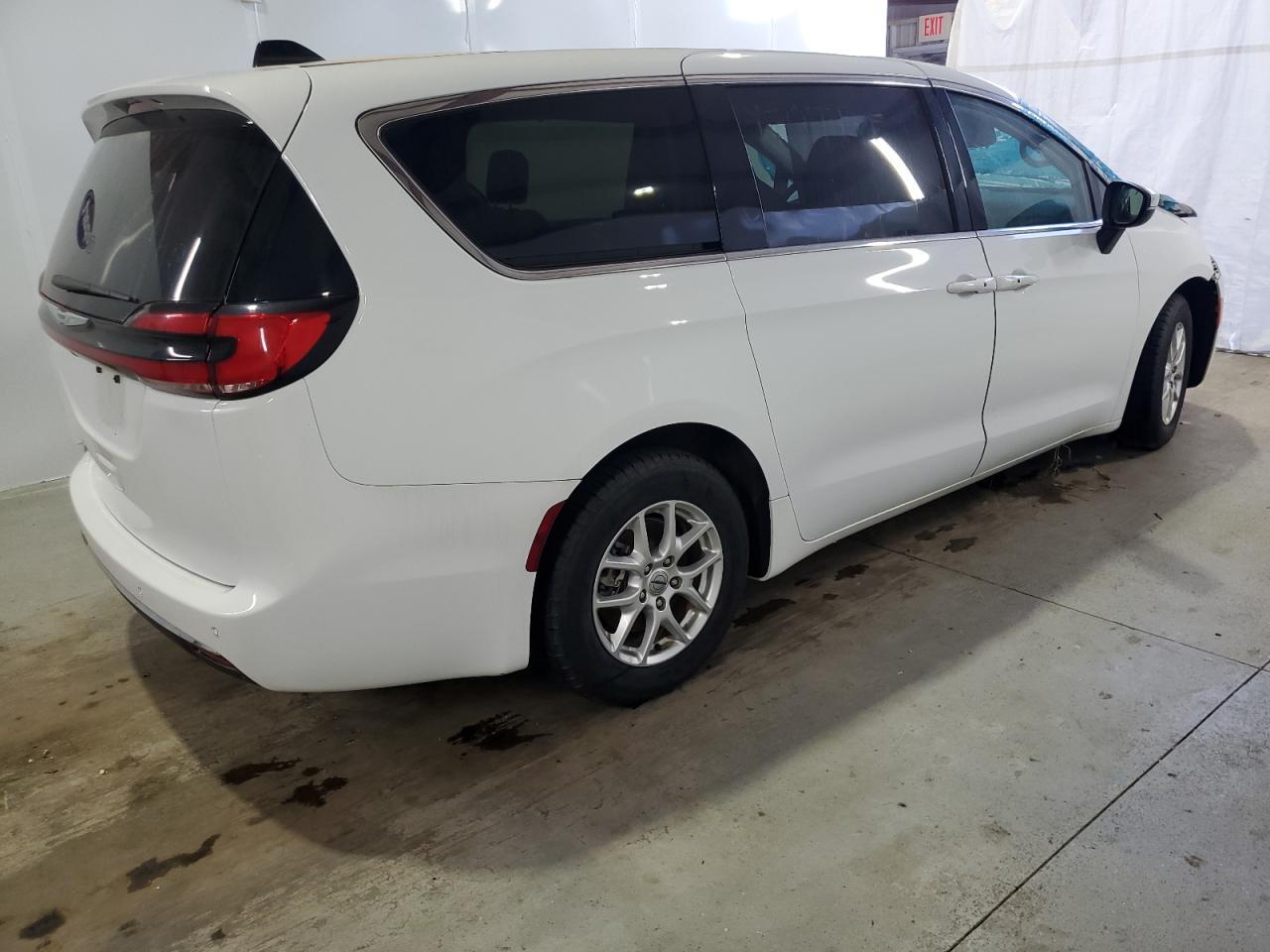 2023 Chrysler Pacifica Touring L - Фото 3