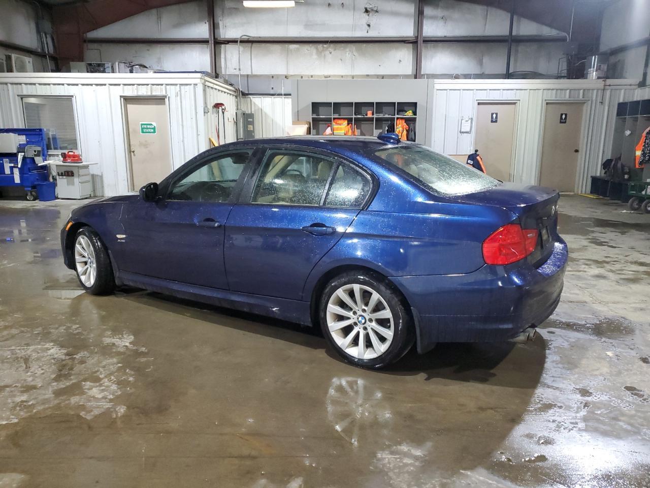 2011 BMW 328 Xi Sulev - Image 2