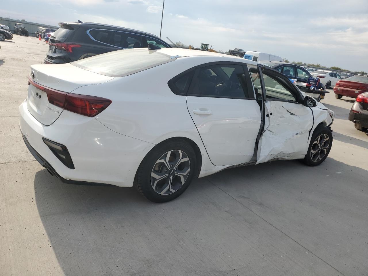2021 Kia Forte - Фото 3