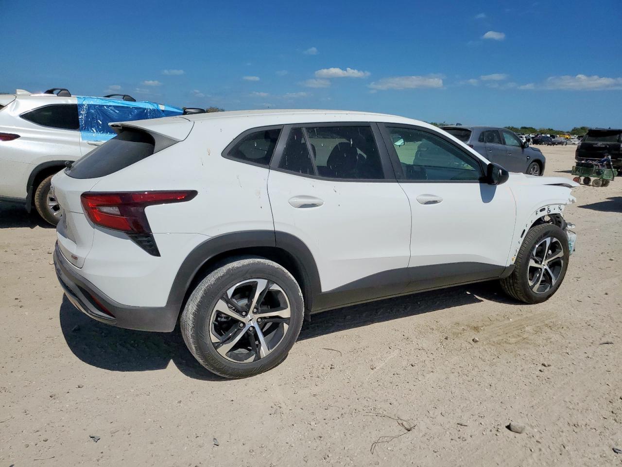 2025 Chevrolet Trax 1Rs - Фото 3