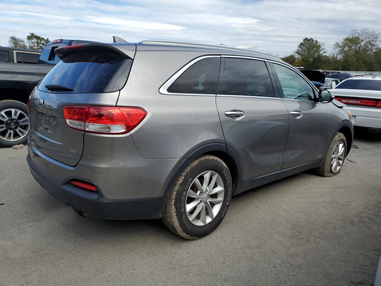 2017 Kia Sorento Lx - Image 3