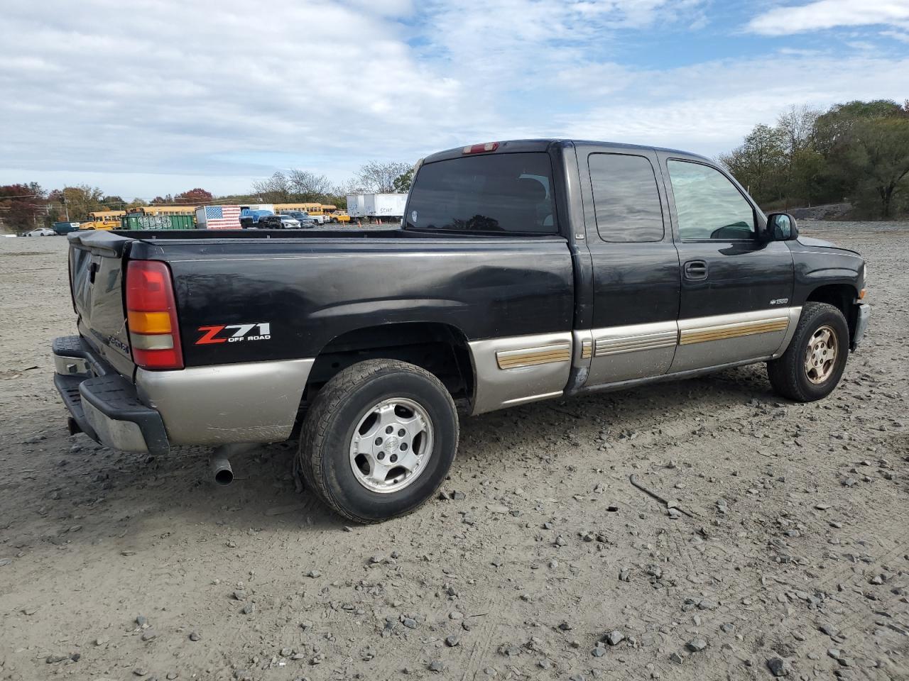 2001 Chevrolet Silverado K1500 - Image 3
