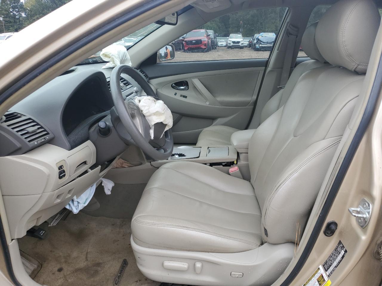 2010 Toyota Camry - Фото 7