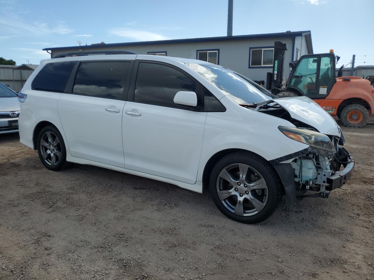 2017 Toyota Sienna Se - Фото 4