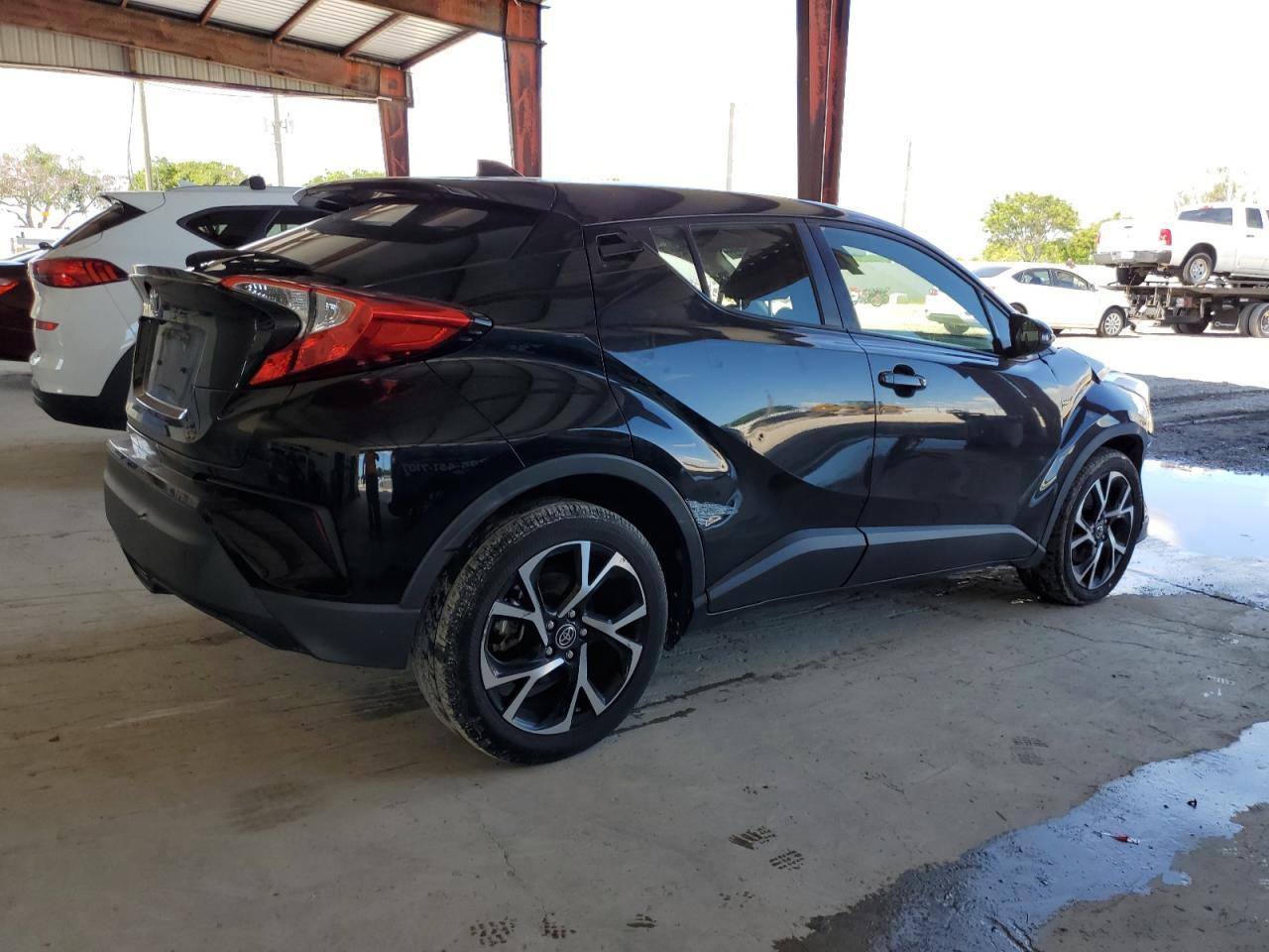 2019 Toyota C-Hr Xle - Image 3