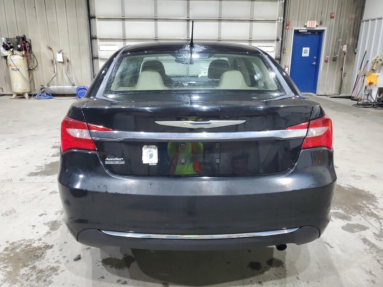 2012 Chrysler 200 Limited - Image 6