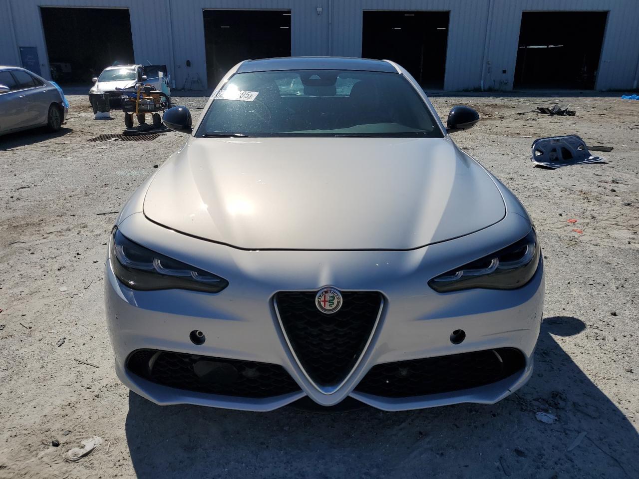 2024 Alfa Romeo Giulia Ti - Фото 5