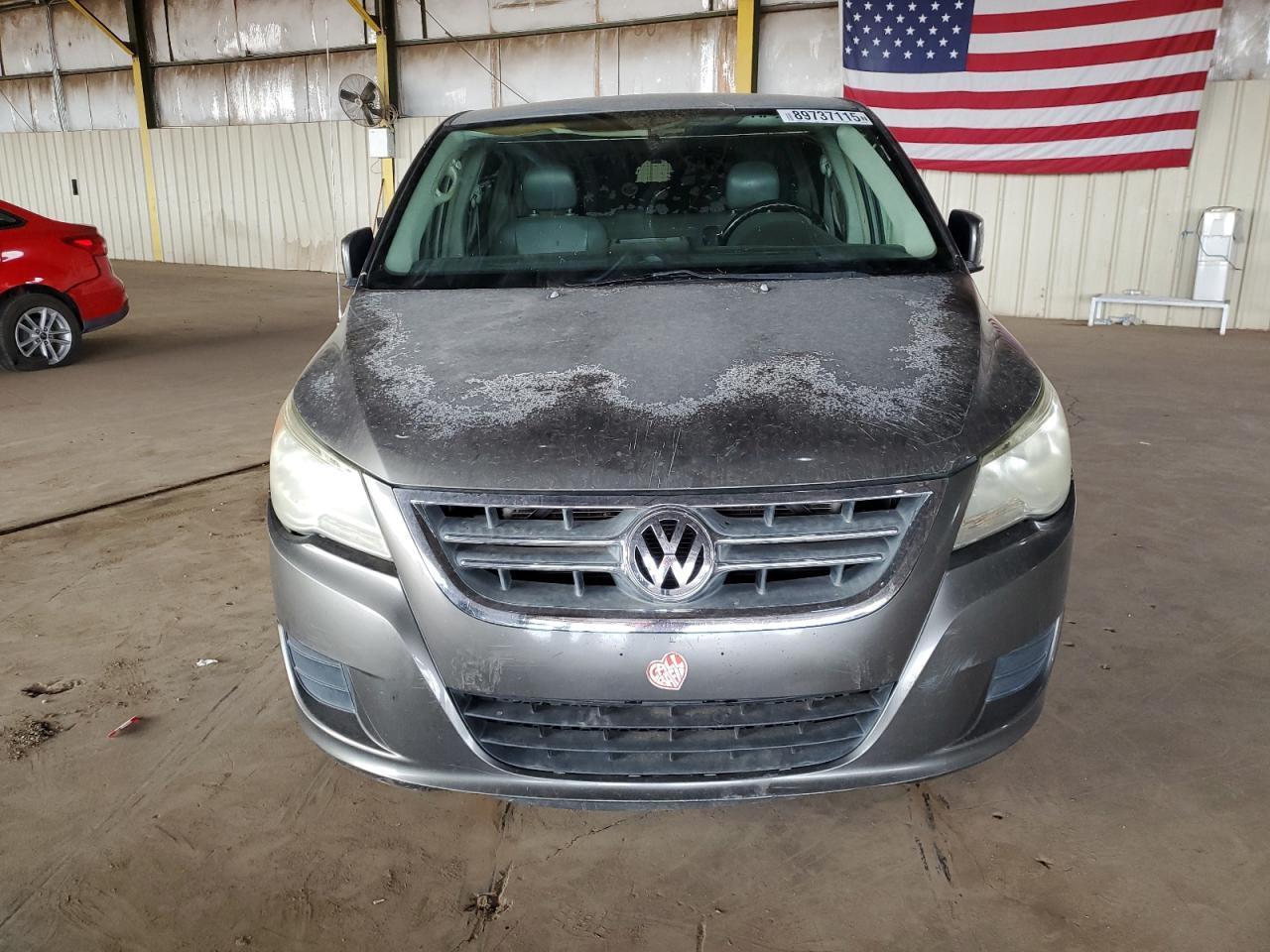 2010 Volkswagen Routan Se - Image 5