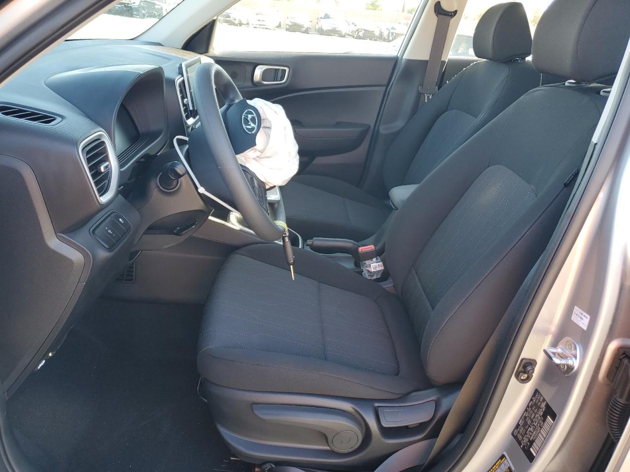 2025 Hyundai Venue Se - Image 7