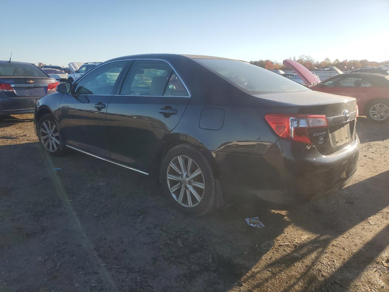 2012 Toyota Camry - Фото 2