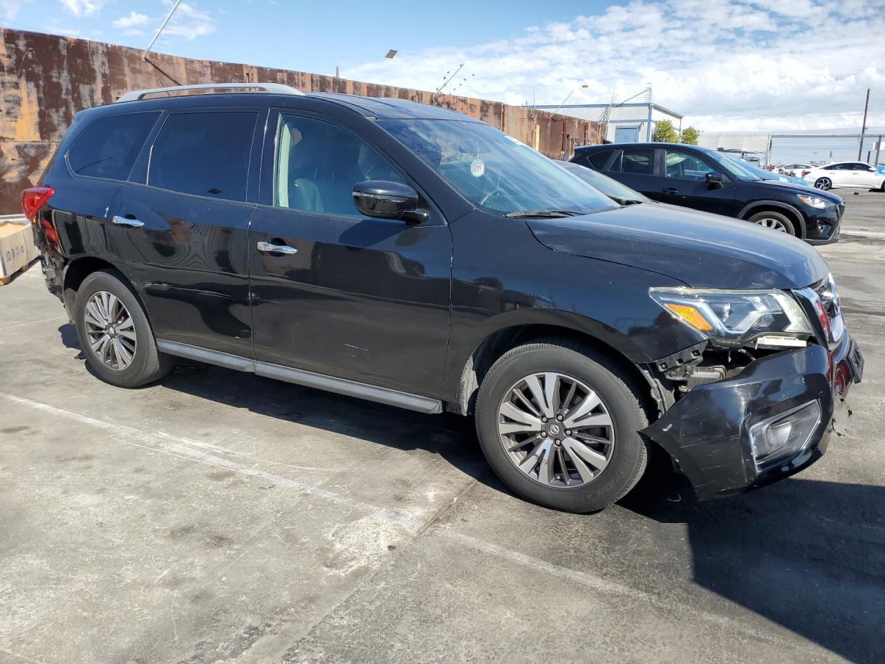 2017 Nissan Pathfinder S - Фото 4