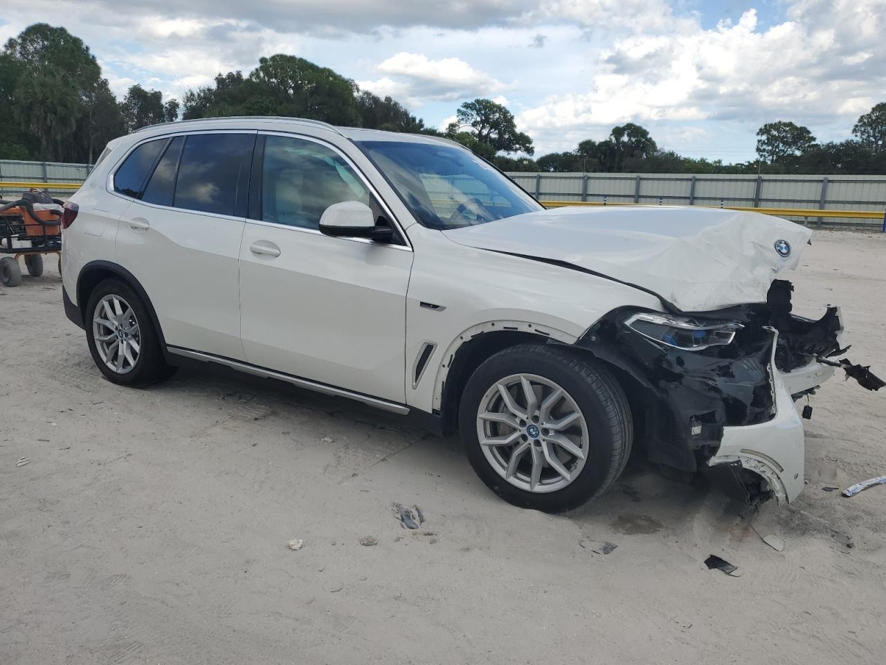 2023 BMW X5 xDrive45E - Image 4