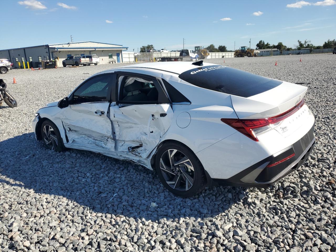 2025 Hyundai Elantra Limited - Фото 2