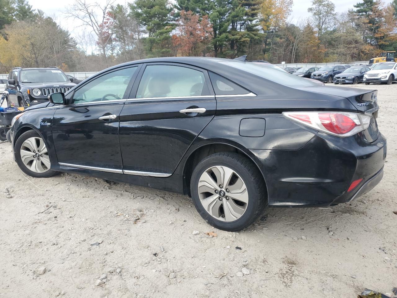2013 Hyundai Sonata Hybrid Limited - Image 2