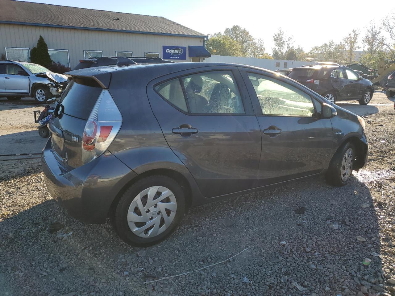 2016 Toyota Prius C Two - Фото 3