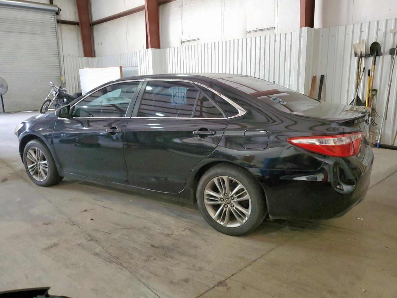 2017 Toyota Camry Se - Фото 2