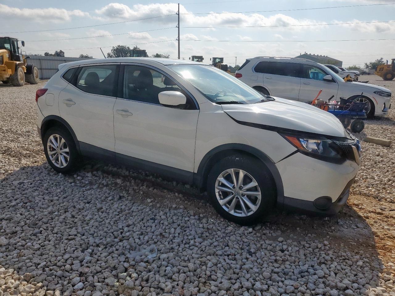 2017 Nissan Rogue Sport S - Фото 4