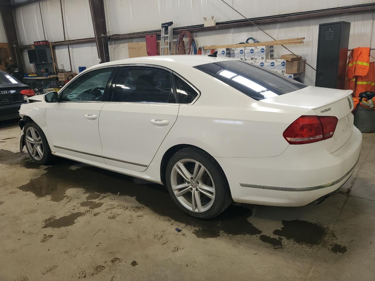 2013 Volkswagen Passat Sel - Image 2