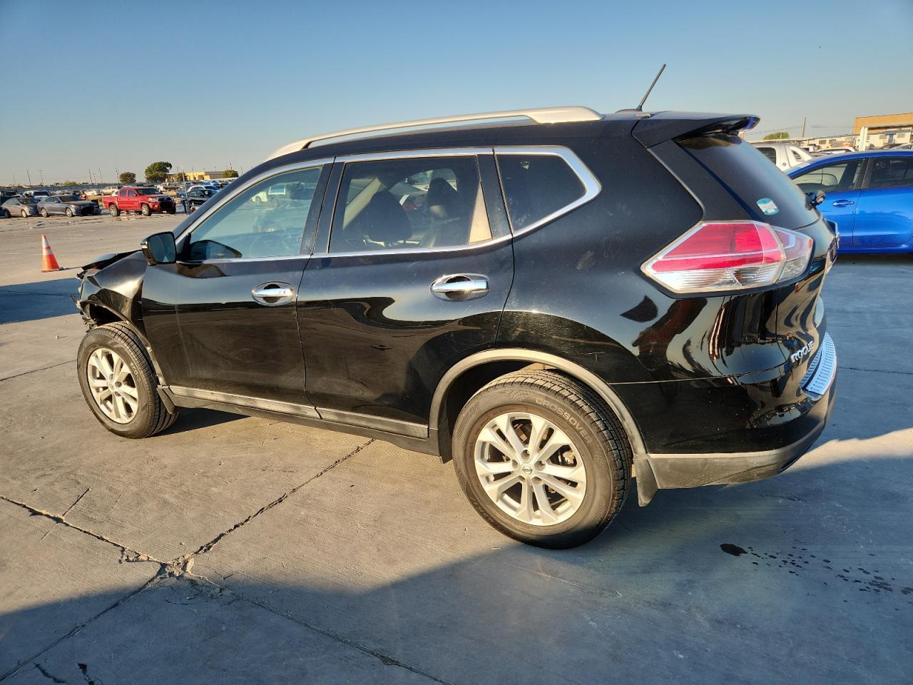 2015 Nissan Rogue S - Фото 2