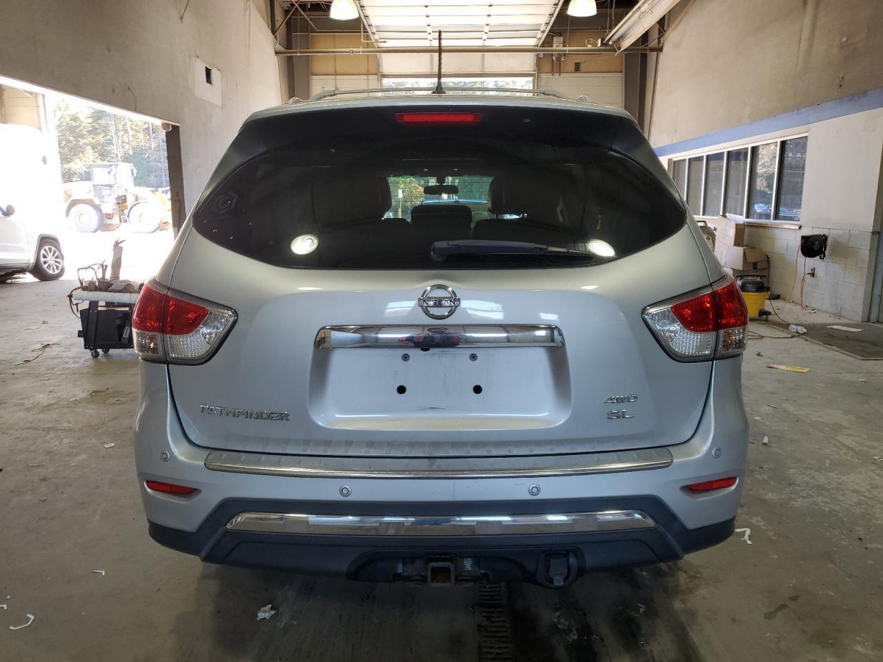 2015 Nissan Pathfinder S - Image 6