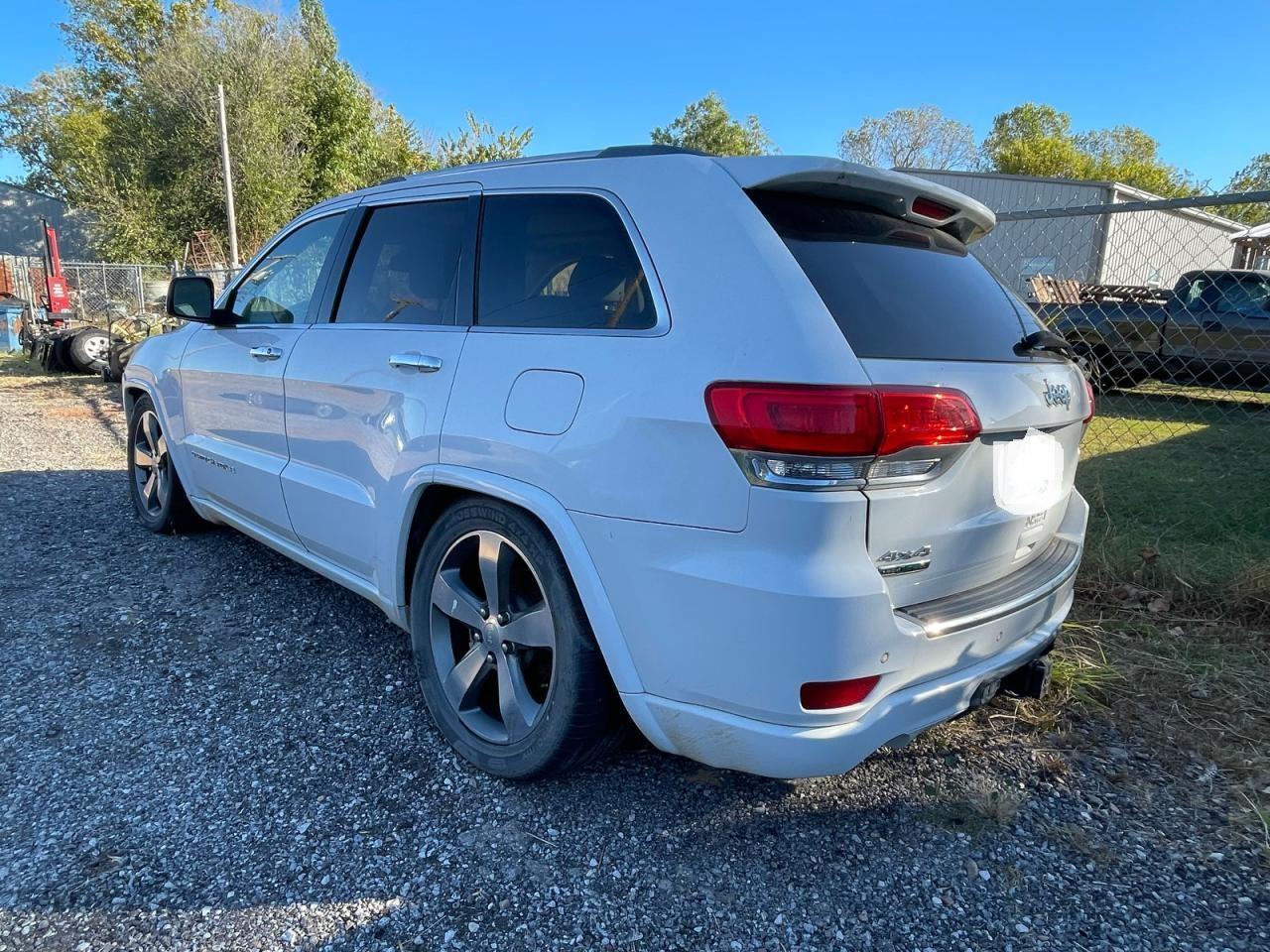 2014 Jeep Grand Cherokee Overland - Image 3