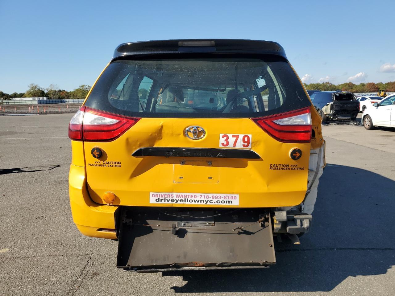 2016 Toyota Sienna - Image 6