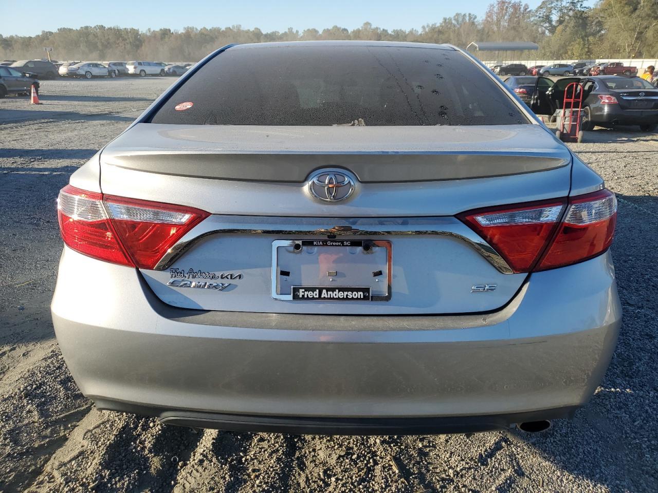 2017 Toyota Camry Se - Фото 6