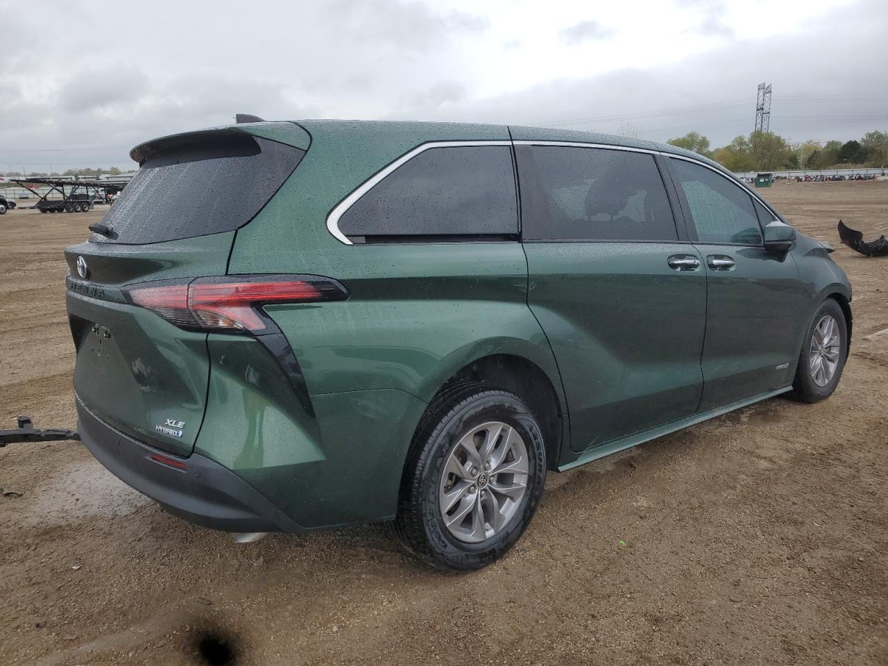 2021 Toyota Sienna Xle - Image 3