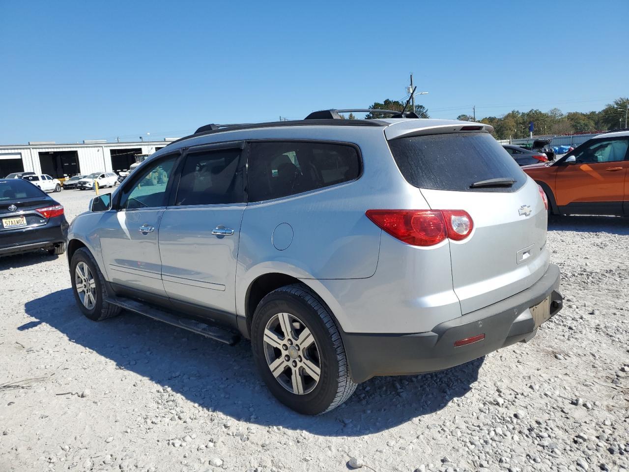 2011 Chevrolet Traverse Lt - Image 2
