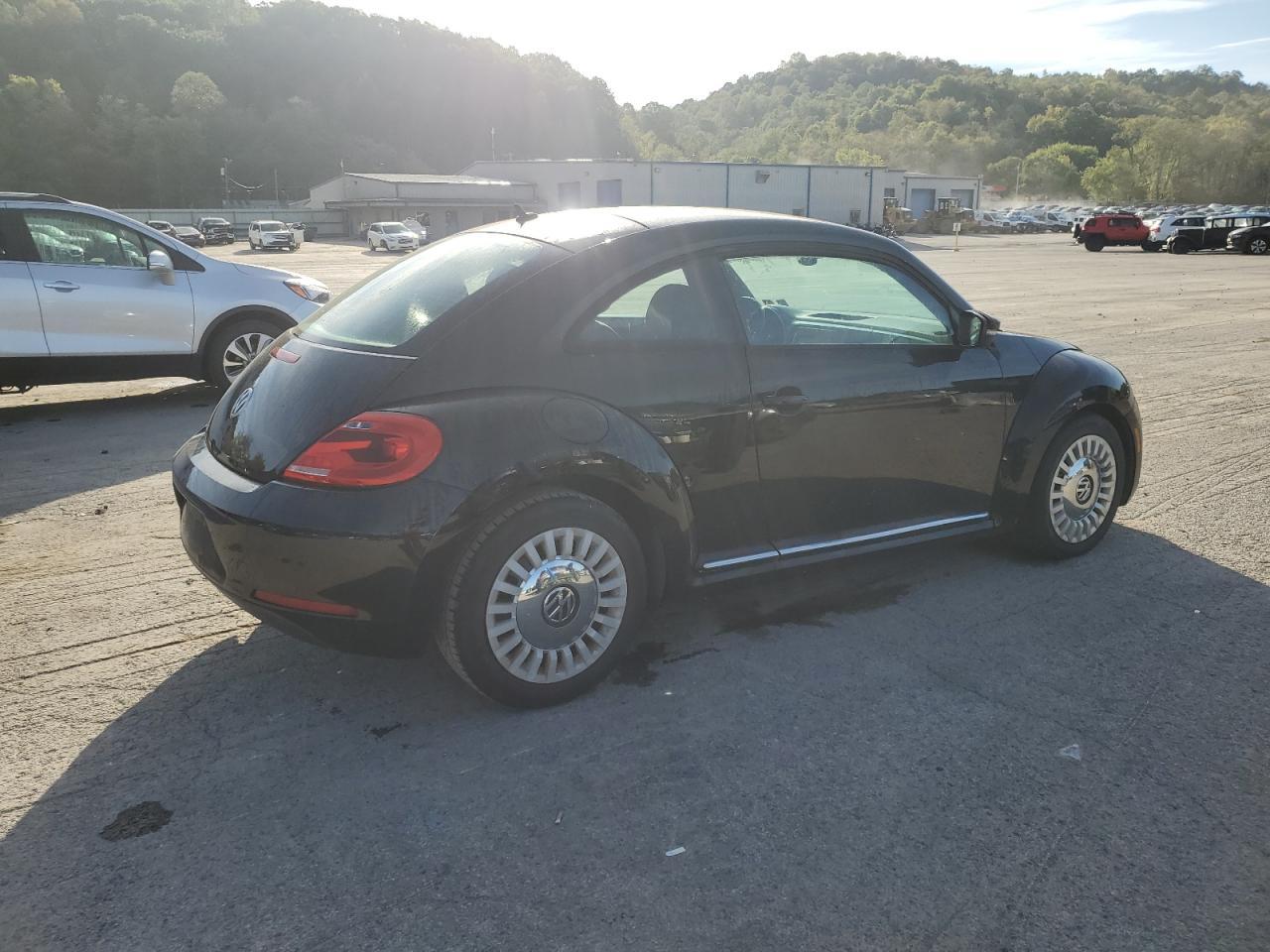 2013 Volkswagen Beetle - Image 3