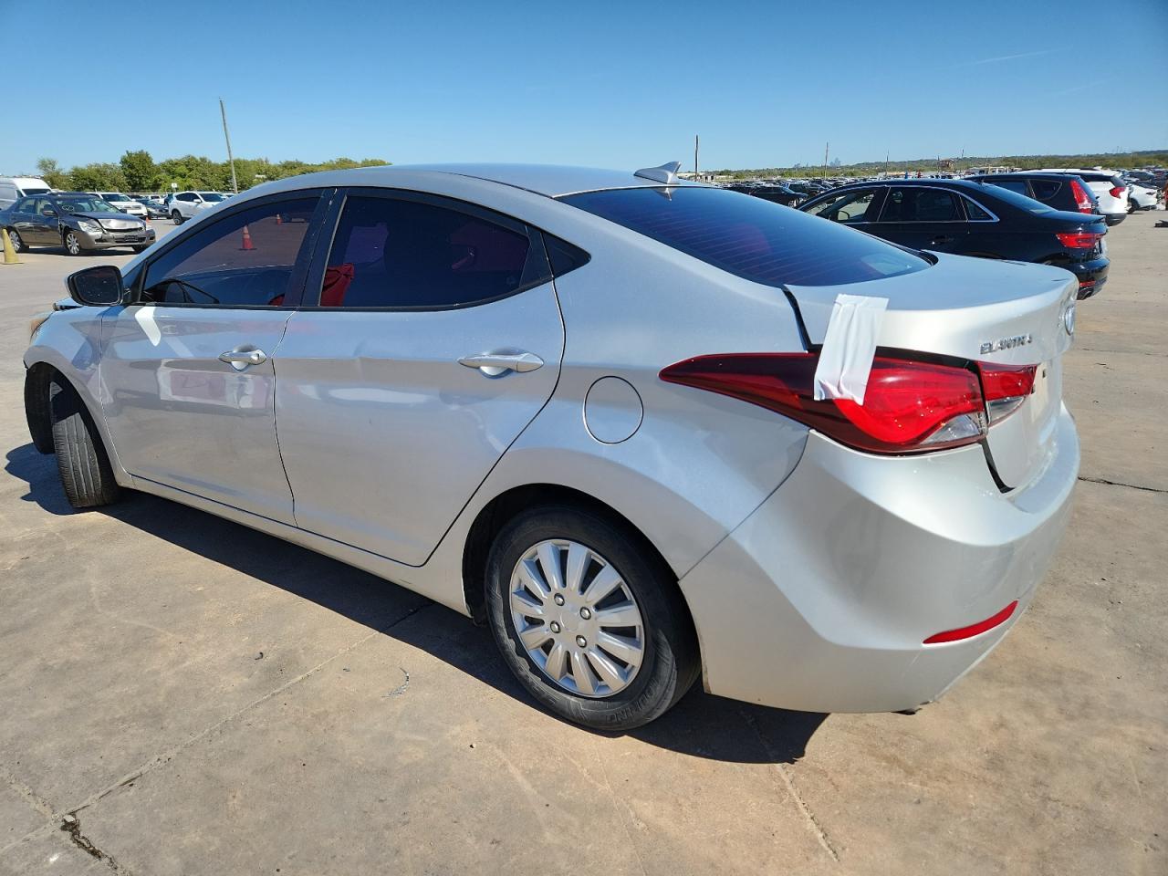 2016 Hyundai Elantra - Image 2